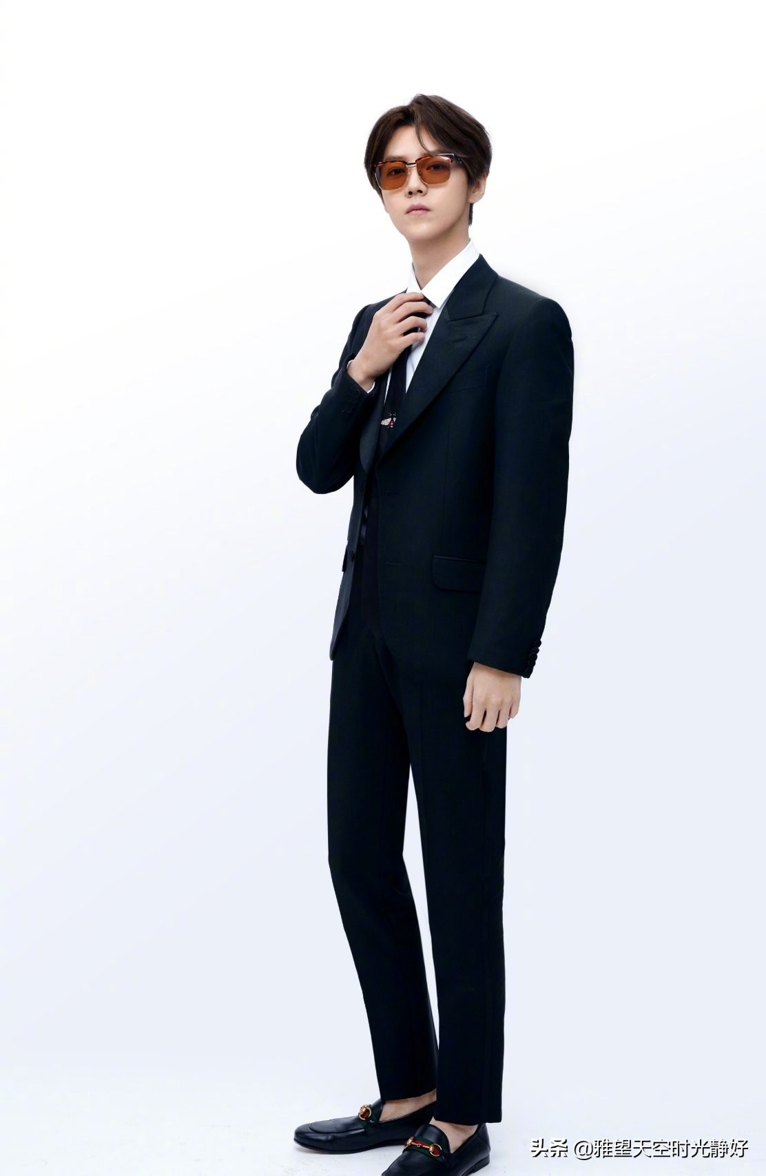 痞帅风男明星壁纸黑色,黑色西装壁纸