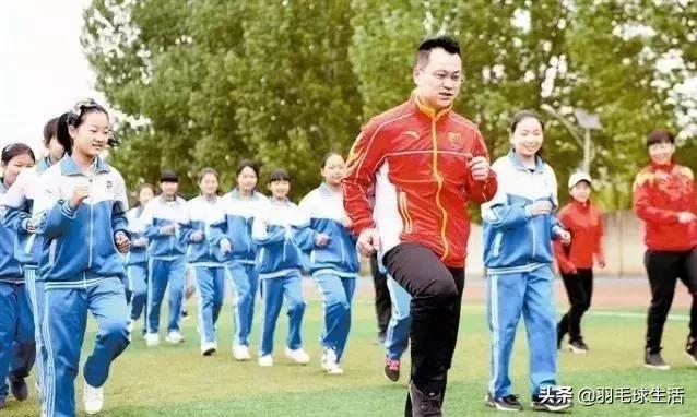 请你尊重你的每一位老师,请尊重你身边的老师