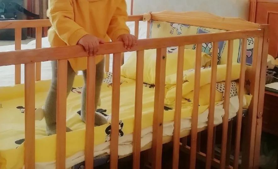 因为我不到三岁,酒店“逼”我打地铺睡