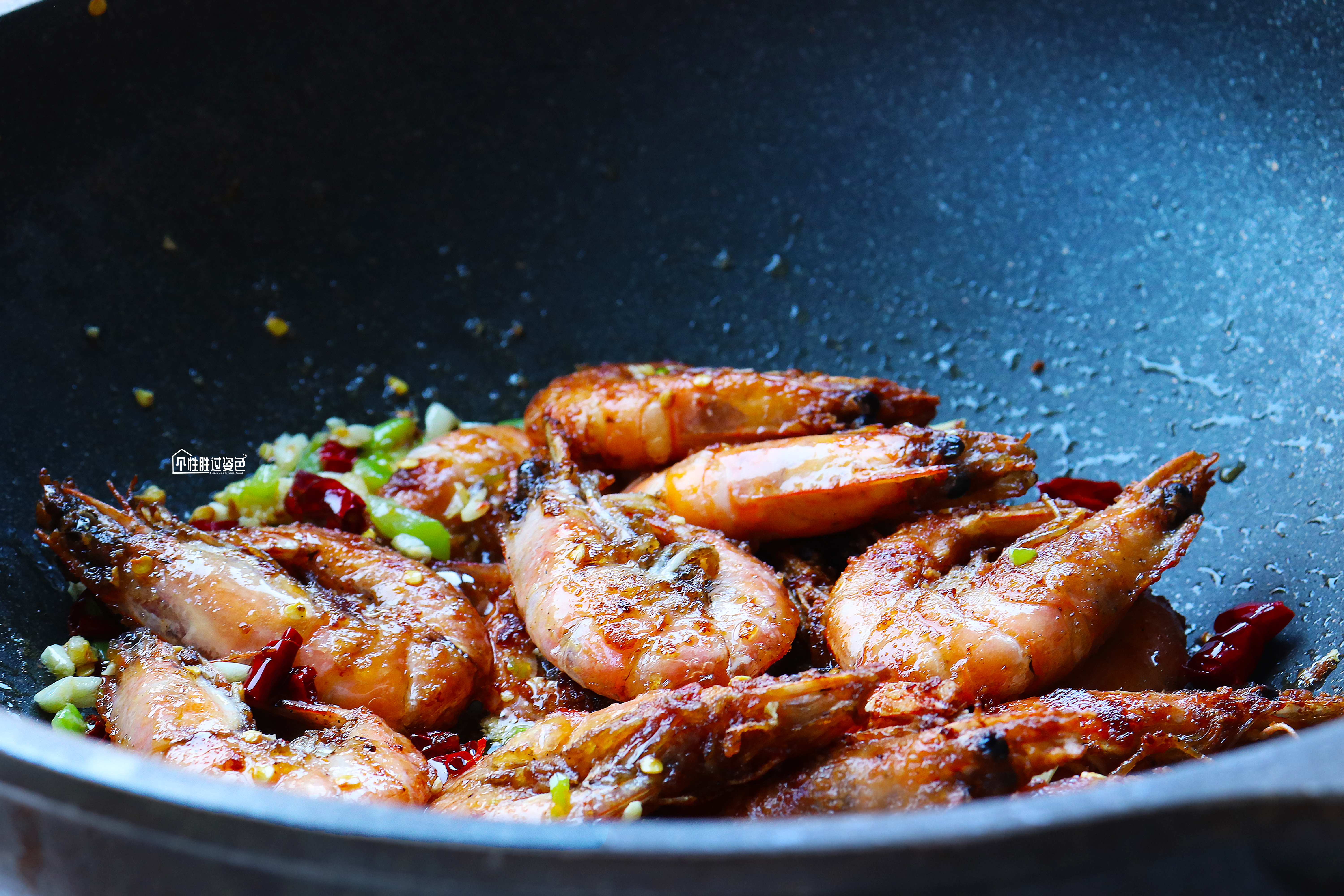 这样做虾外酥里嫩全家老小都爱吃,不带皮的虾怎么做简单又好吃