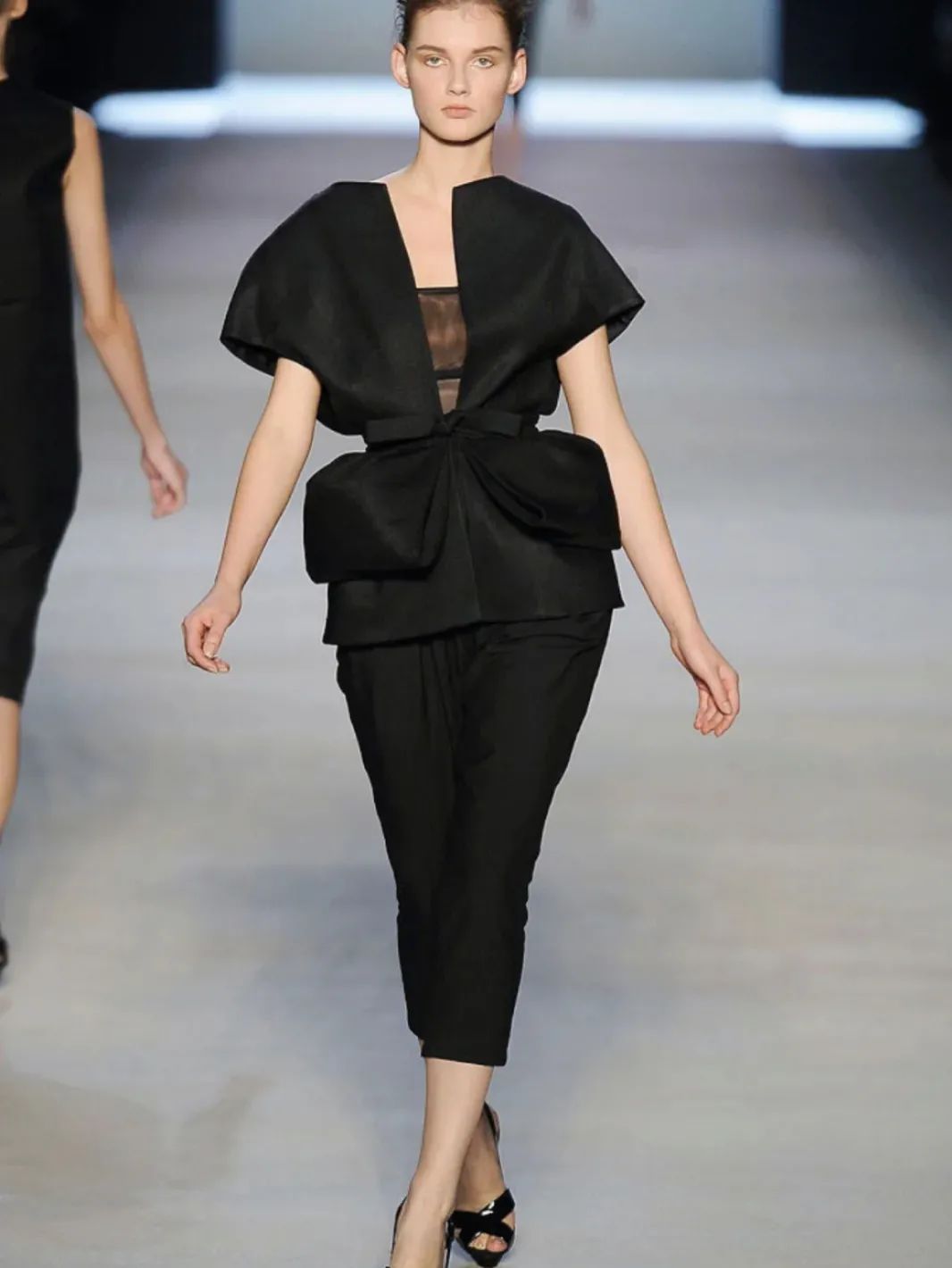 “宝贝,今天吃了什么主食。”“节衣缩食。”