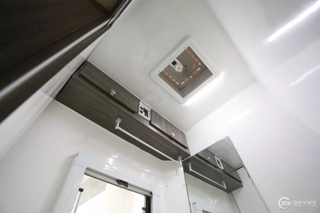 房车大全20-30万的小型c型房车,飞翔房车入门级b型房车价格