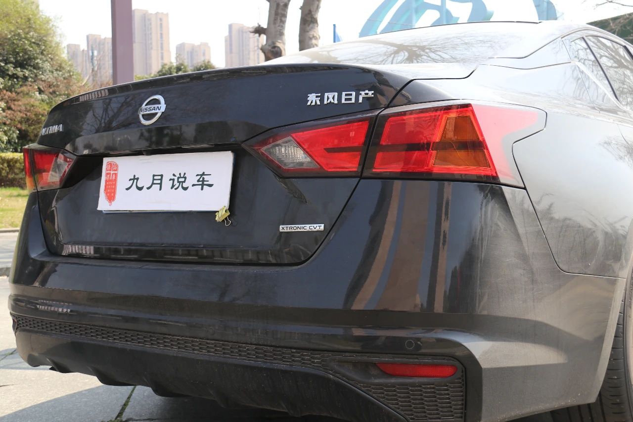 最新款天籁和第七代天籁对比,16万日系两厢车