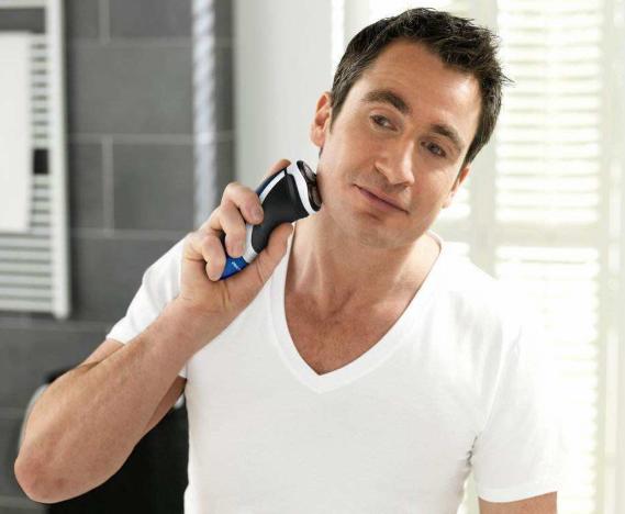 什么样的剃须刀适合男性使用,剃须刀使用注意事项