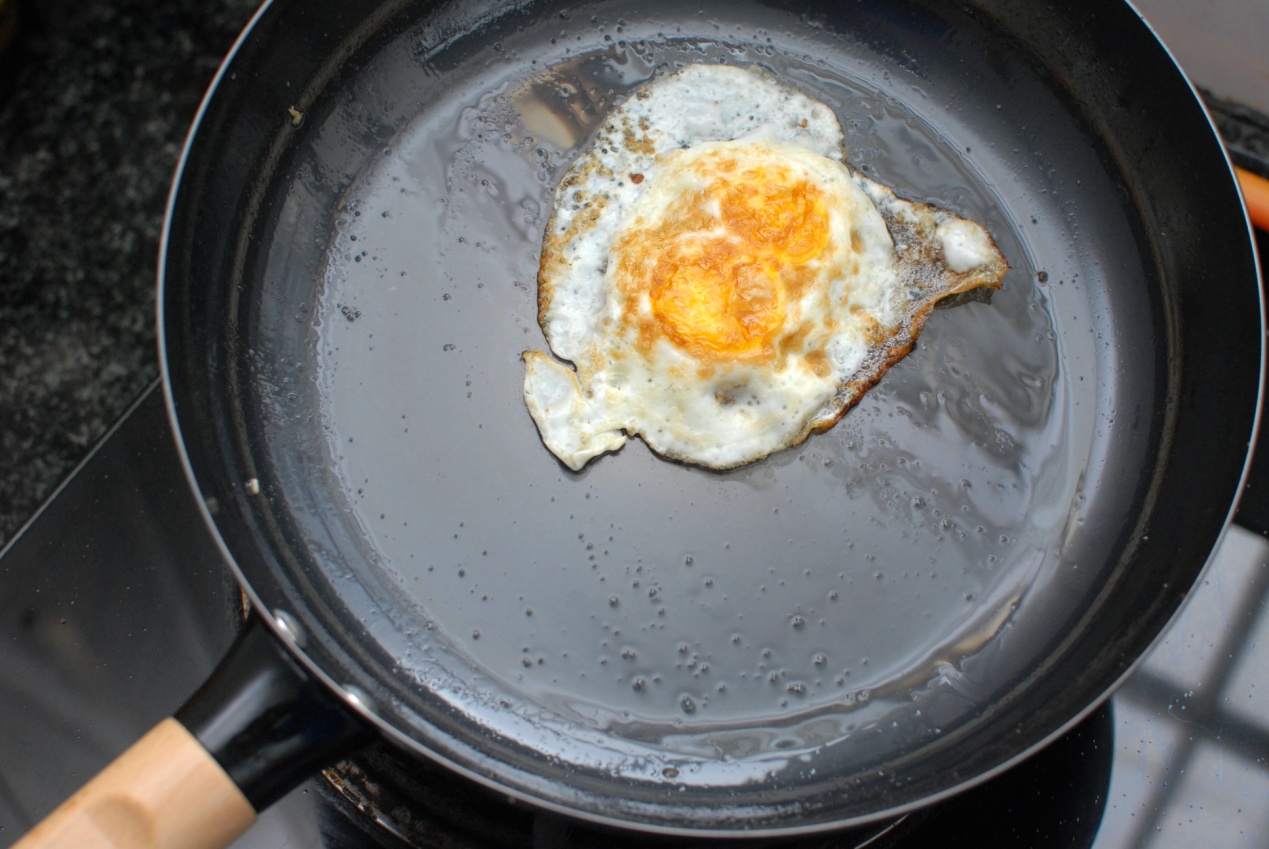 无涂层精铁平底煎锅不粘锅,钛金无涂层24寸煎锅