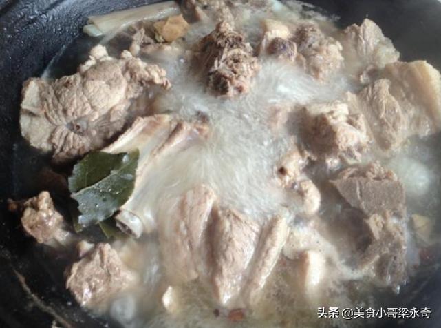 排骨焯水后为啥又老又柴？大厨教你炖排骨的正确做法，不学就亏了