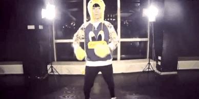 易烊千玺权志龙同款鞋,易烊千玺权志龙造型