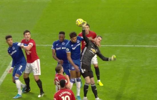 曼联门将德赫亚对比亨德森,曼联7分钟追3球德赫亚神扑