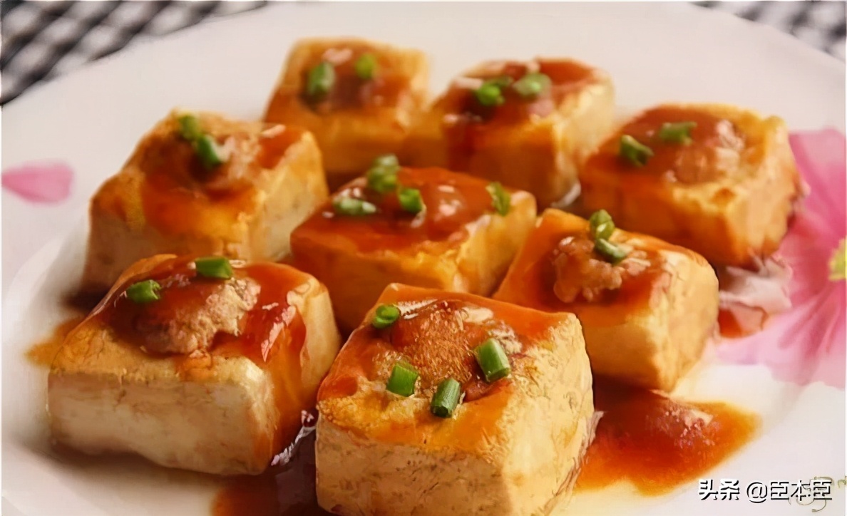 安徽毛豆腐是什么味道的,徽菜代表菜毛豆腐