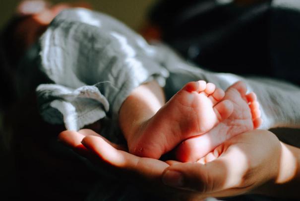 常摸宝宝这四个部位,经常摸宝宝的三个部位