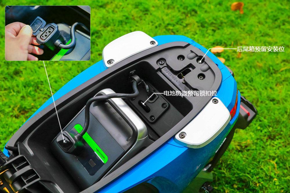 小牛最新电动车测评,小牛军绿色经典款电动车