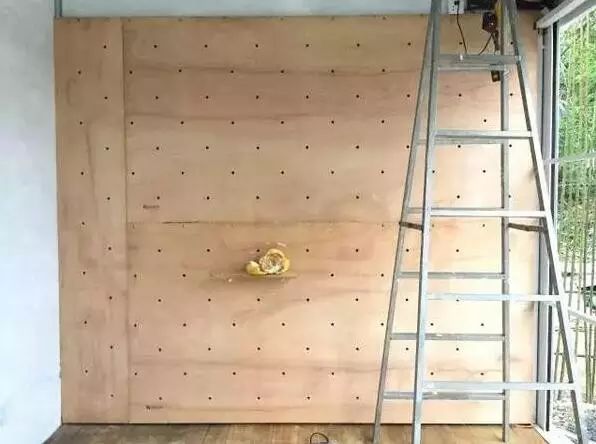 深山老林自建豪华木屋隐居生活,90后小情侣隐居深山建别墅仅花6万