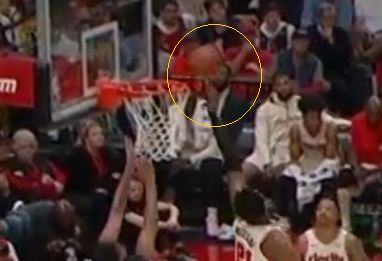 詹姆斯的传球意识到底有多强,35岁詹姆斯抢断湖人