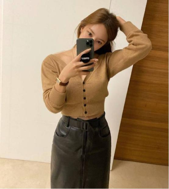 朴孝敏惊艳写真,朴孝敏穿黑白格子的衣服