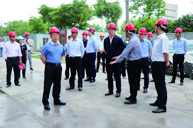 建设局深入建筑工地开展扬尘治理 (县领导督导施工工地扬尘治理情况)