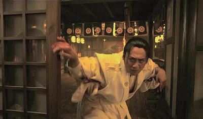 41岁“演技派”刘烨，曾3夺影帝娶小两岁娇妻，今一家四口惹人羡