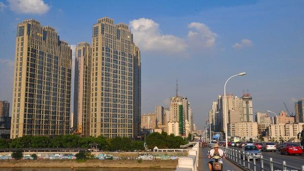 15层楼和16层楼哪个好,15层楼房买几层最好