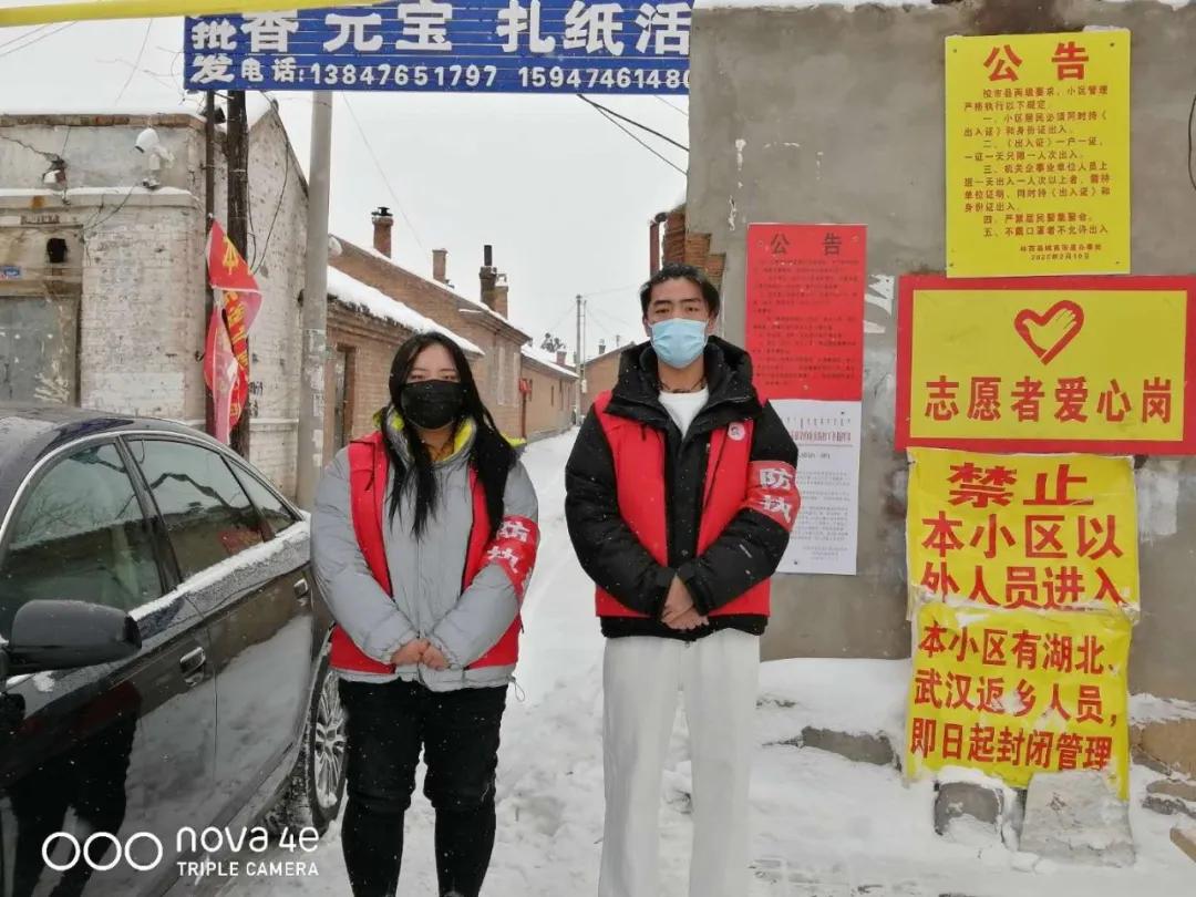 抗击疫情农村党旗红,党旗飘扬战疫情