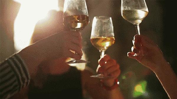 红酒假酒的鉴别方法,红酒假酒怎么辨别