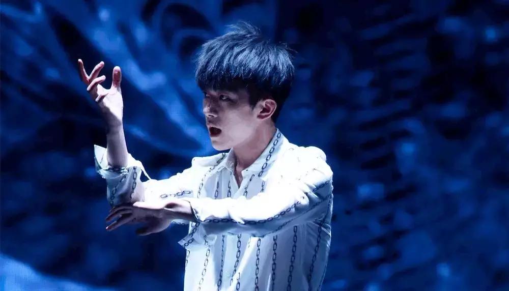 易烊千玺被低估,罗志祥黑暗十年:坚持,比努力更可怕