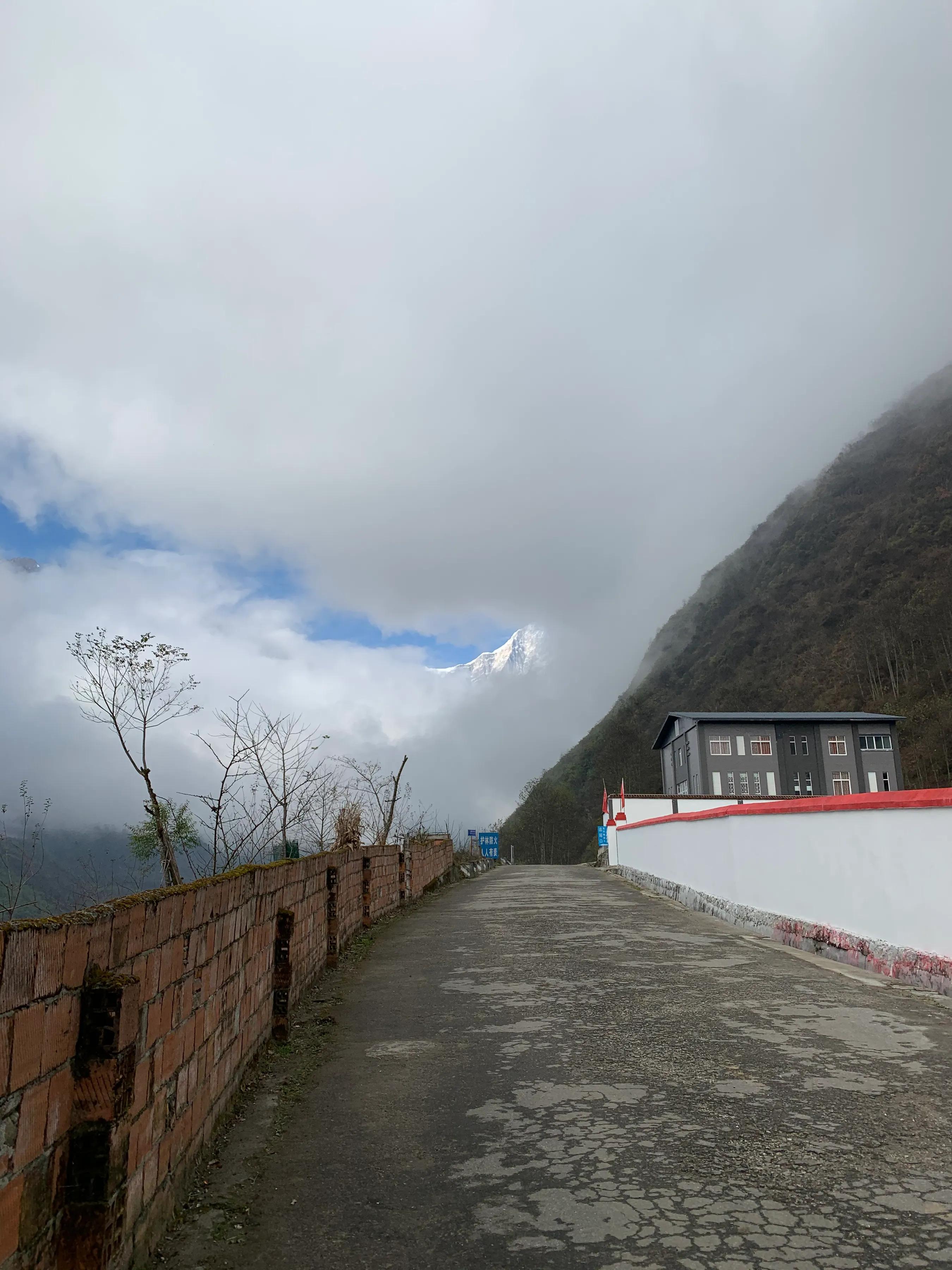 海螺沟燕子沟旅游攻略,海螺沟和燕子沟哪个更值得去