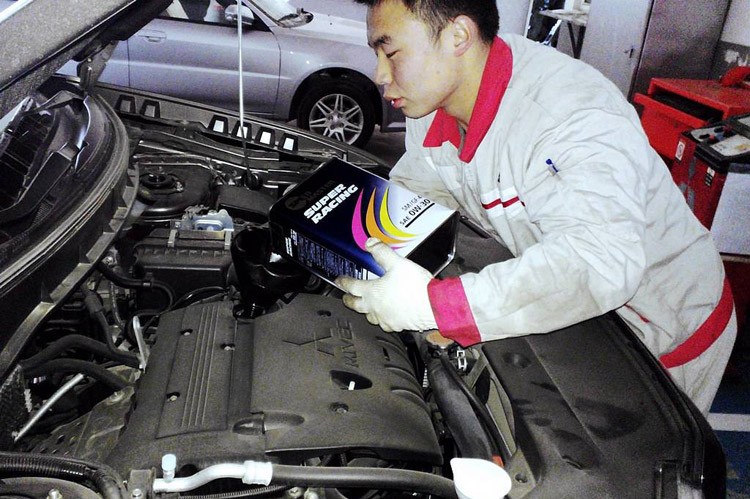 速腾4s店保养原厂机油是壳牌吗,去4s店保养换原厂机油多少钱