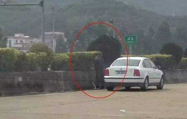 女生高速尿急怎么办,高速路上尿急怎么治