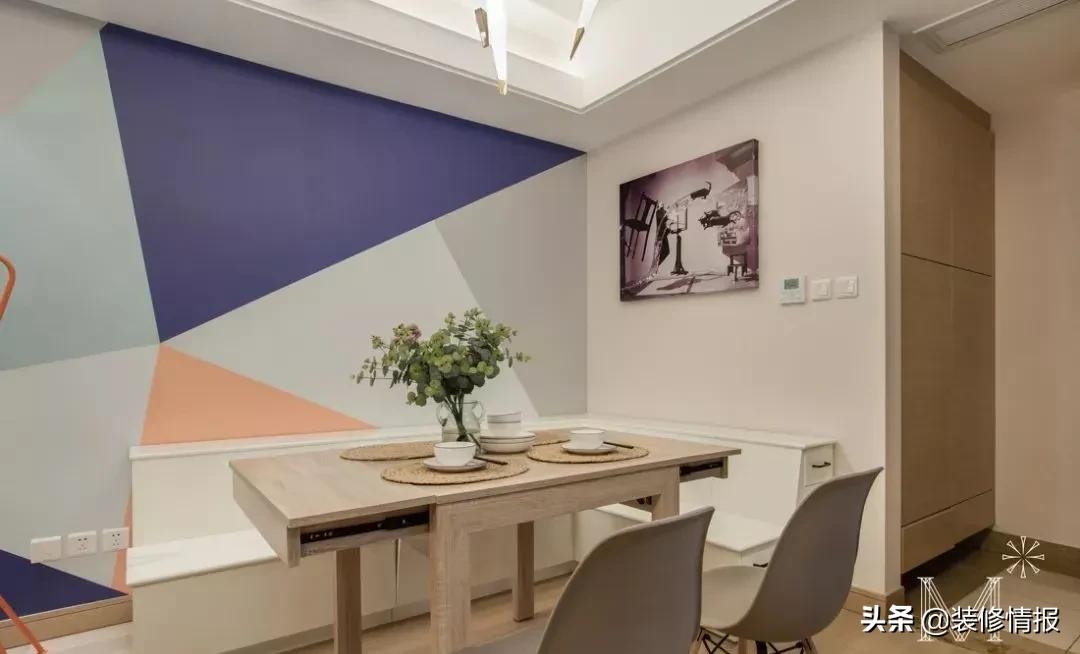 进门就是客餐厅一体卡座设计,餐厅全卡座设计效果图