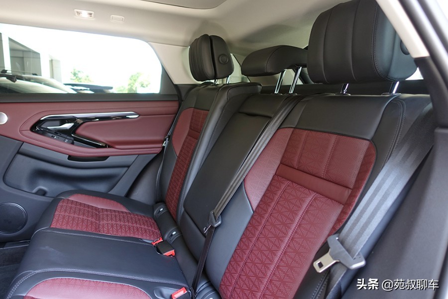 有颜值之后，空间也变得更宽敞，试驾路虎揽胜极光L