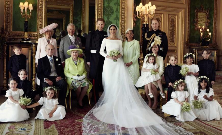 当王室成员打开大门在家里拍照时，我们才终可以一睹他们的豪宅