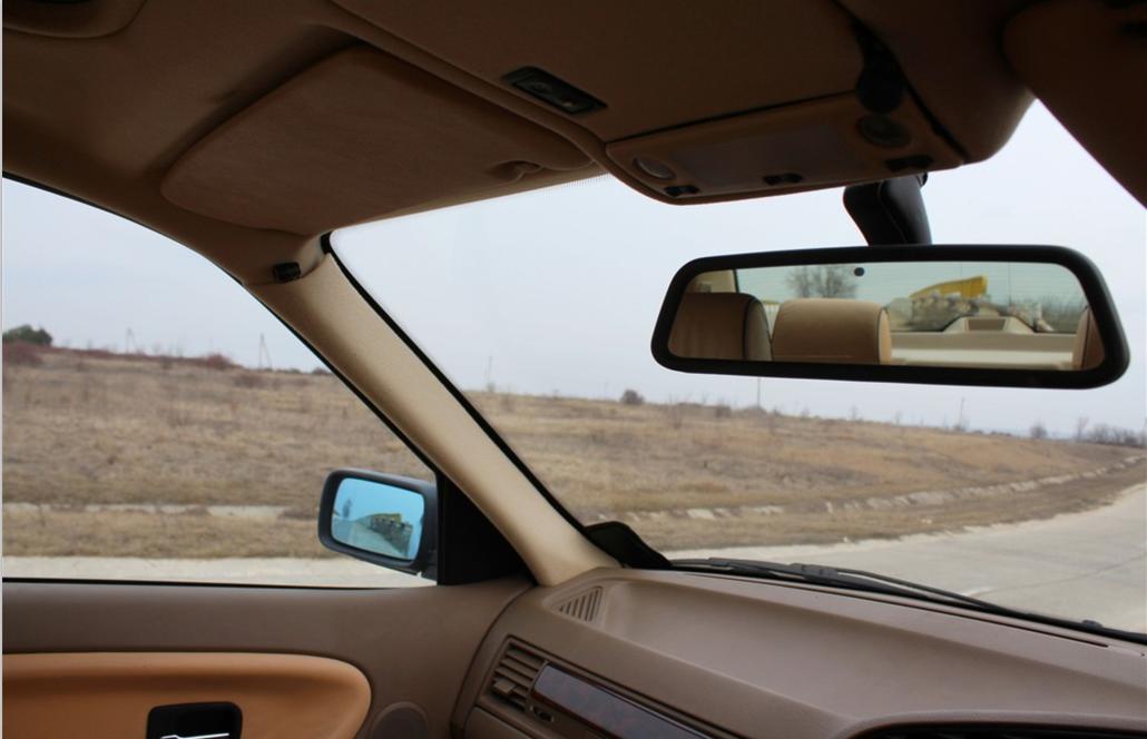 下雨天车后视镜看不清怎么解决,下雨天侧窗玻璃模糊看不清后视镜