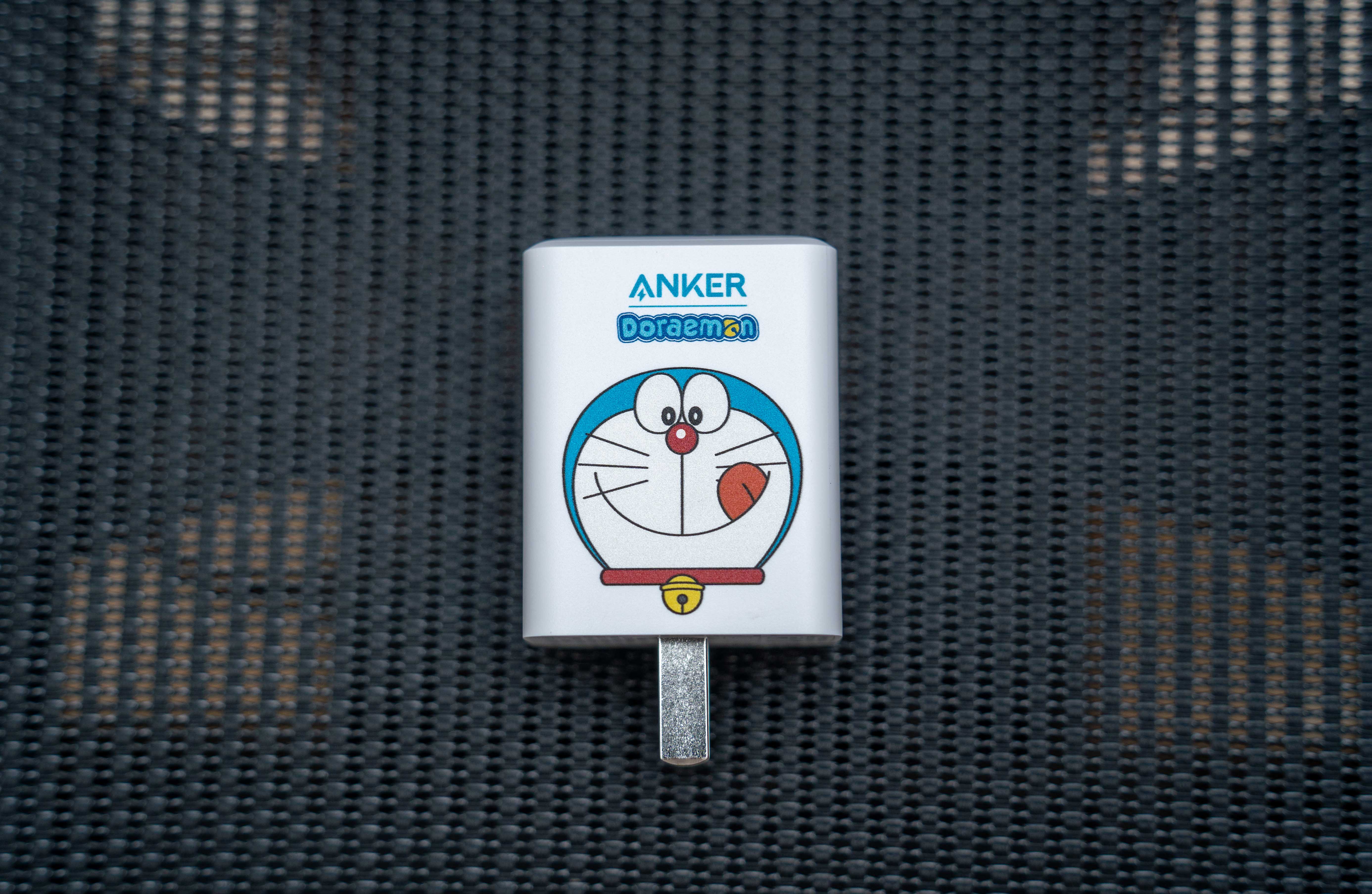 为颜值买单,Anker哆啦A梦联名款PD65W充电器