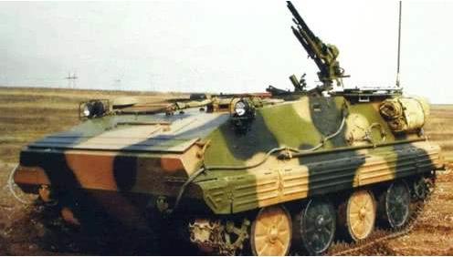 解放军行进式装甲车,中国步兵90式履带装甲车内部图片