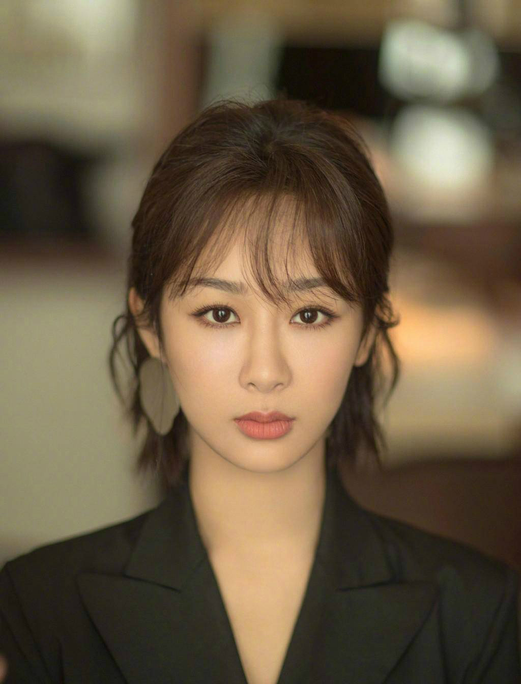 什么颜色的奶茶色好看又显白,染什么颜色显白减龄奶茶色