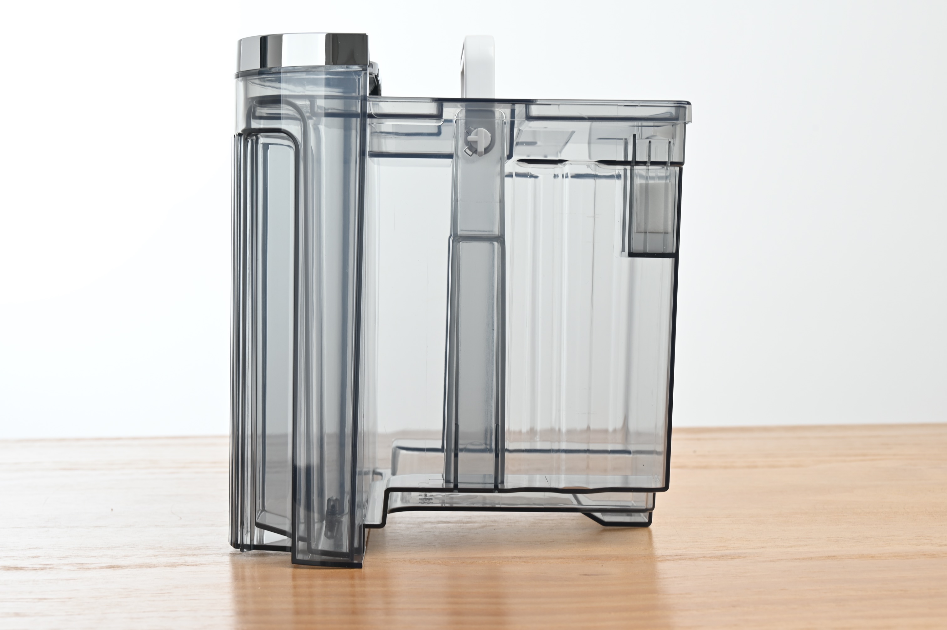 为了保卫乐高箱子，斥“巨资”买了一台德业抽湿机