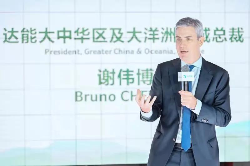 今天,达能青岛工厂首款奶粉官宣亮相!我们和在华高层聊了聊