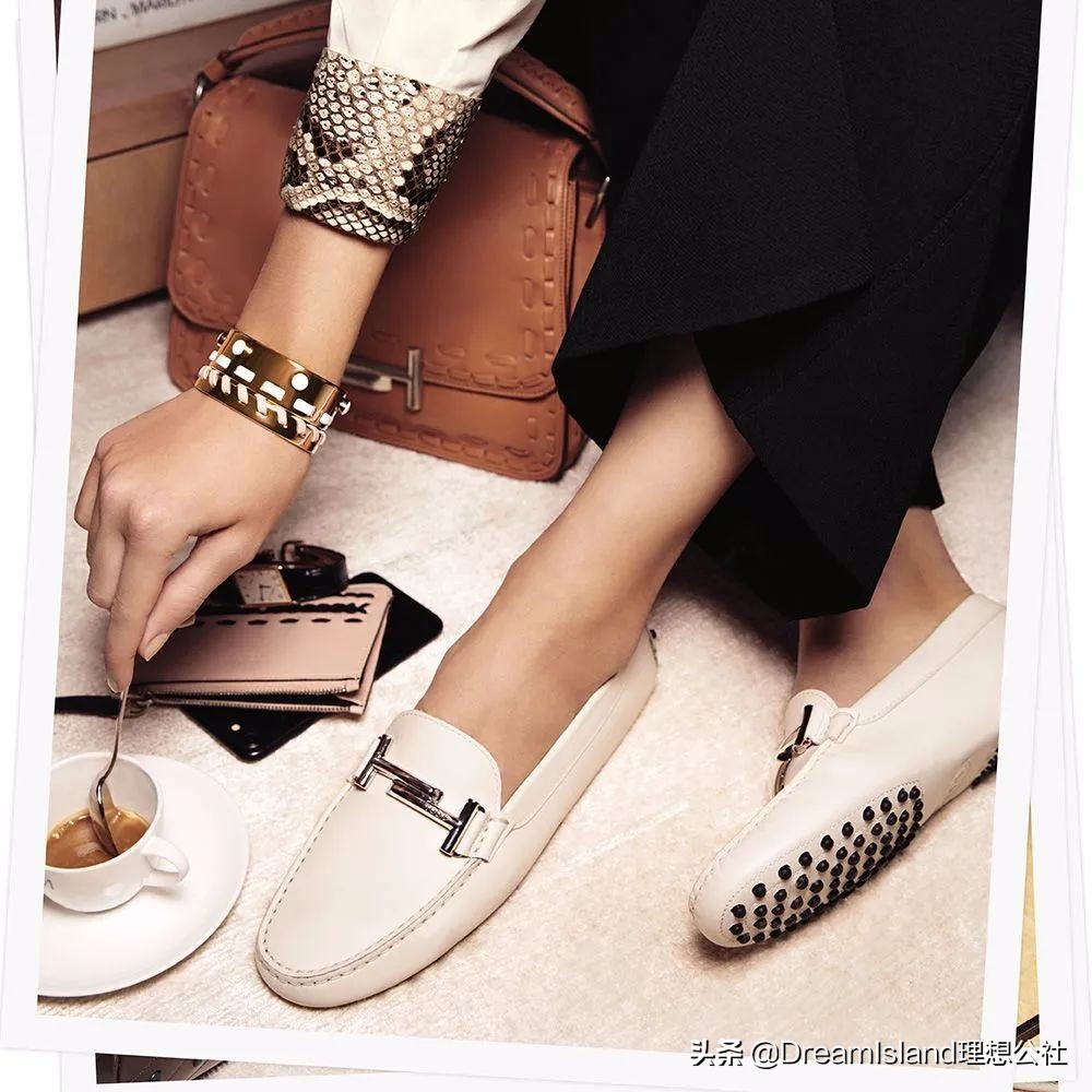 街拍白色乐福鞋,达妹街拍图文