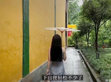 穿僧衣搔首弄姿，抄经念佛卖假货，“佛媛”非佛缘，贪嗔痴作怪也