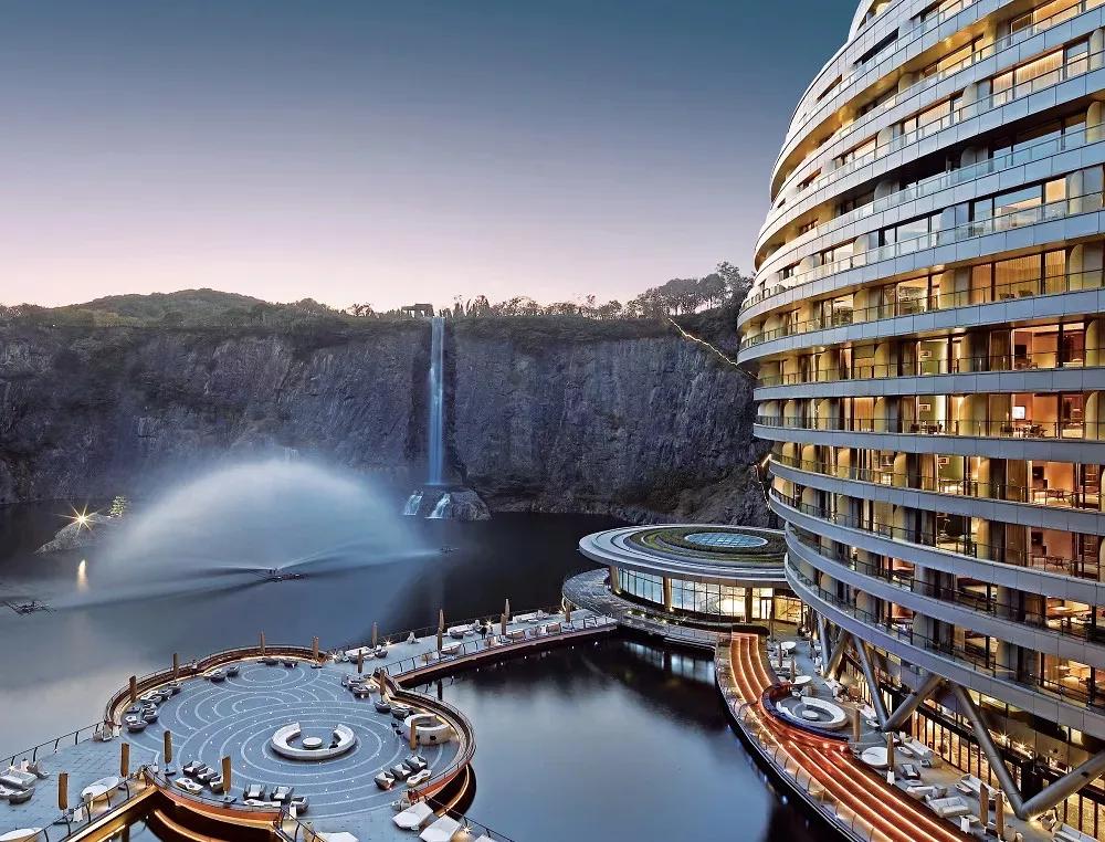 矿坑改造最美公园,矿坑改造湿地公园视频