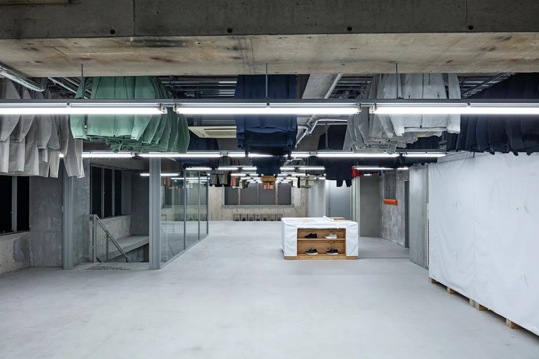 descente官方旗舰店的直播间,descente店直播