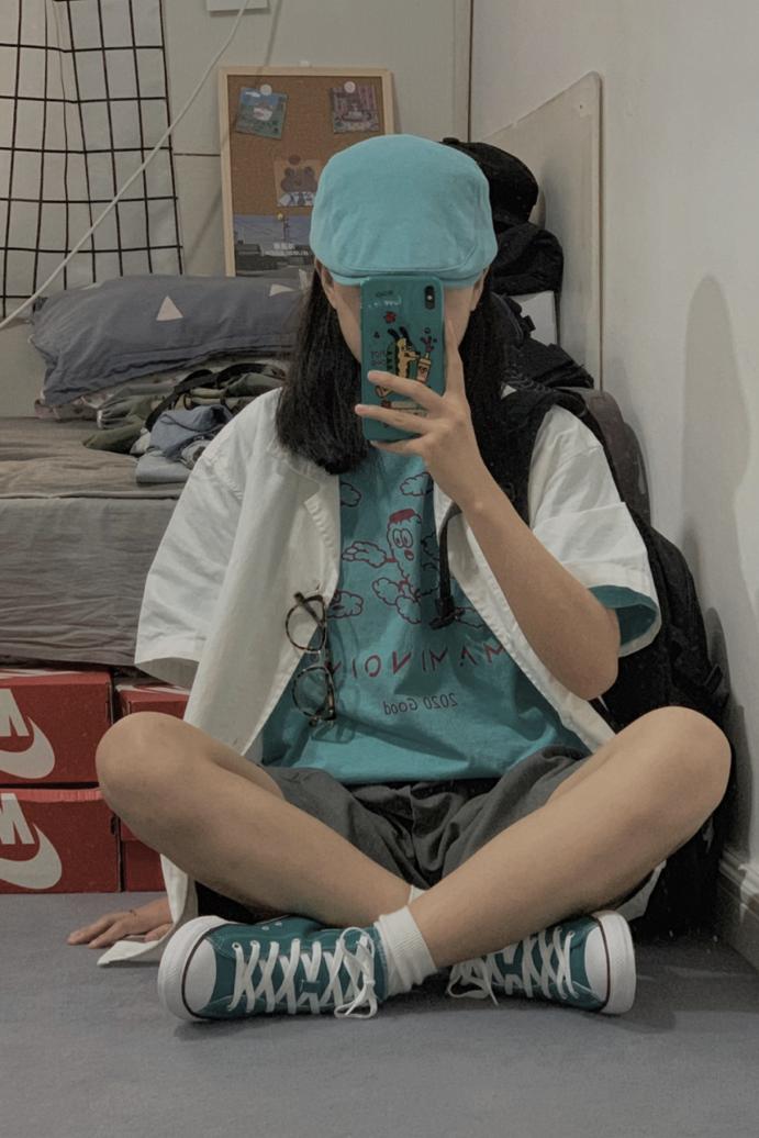 牛仔衬衫叠穿哪种款式和颜色适合,灰色衬衫怎么搭配出高级感叠穿