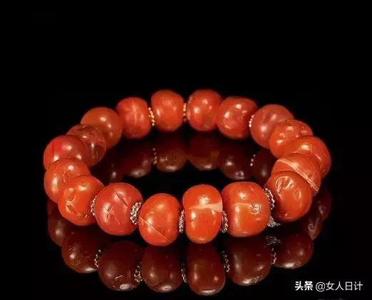 最适合穷人玩的5种手串,土豪看价值连城的东西