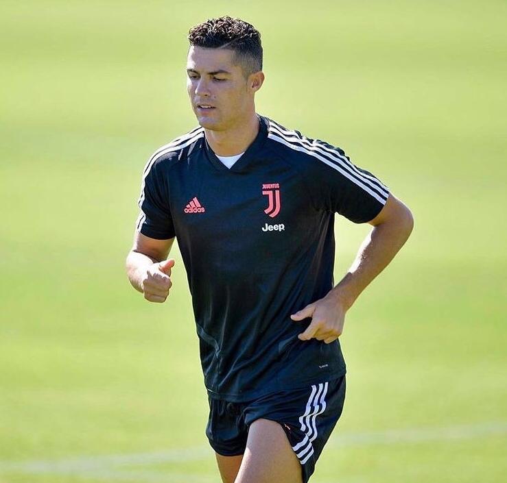 这个站在足坛巅峰的男人，身价翻了数十倍，34岁还有18岁的身体？