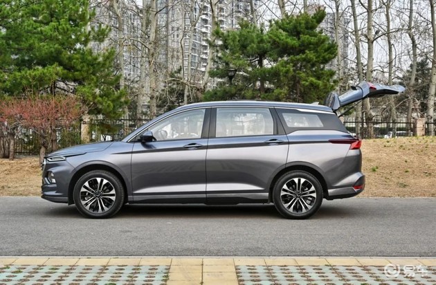 五菱凯捷2.0ldht奢享款评测,大空间五菱七座