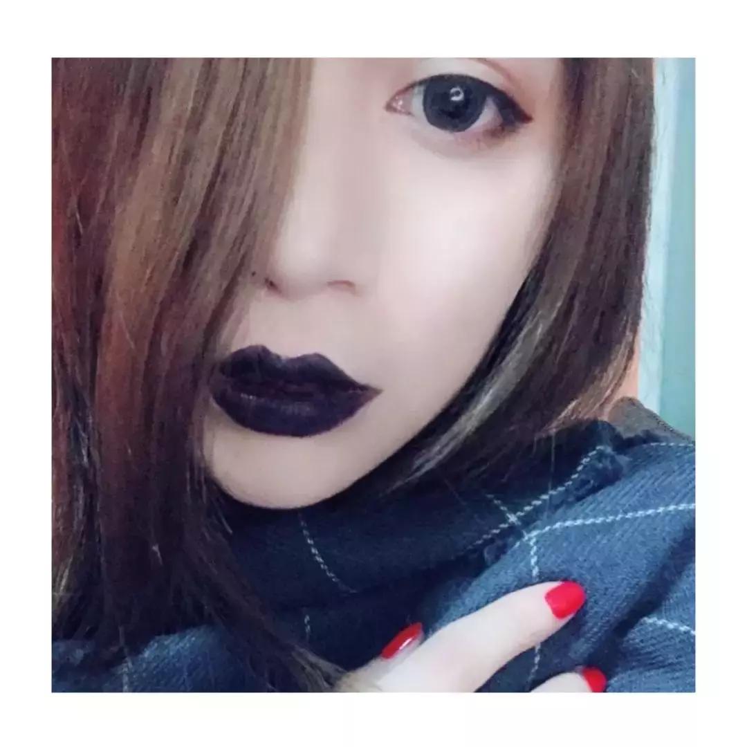 口红叠涂方法这样涂更显唇形,记住所有口红色号