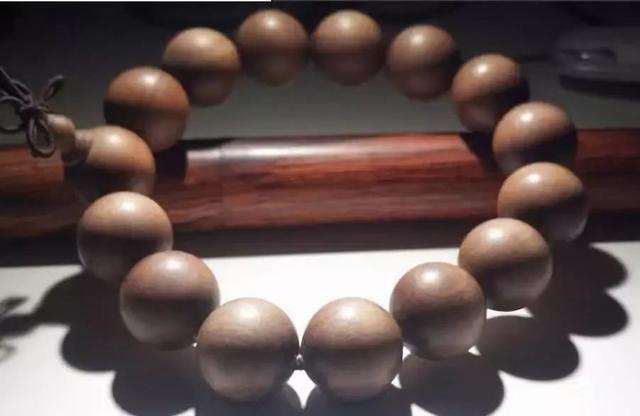 木质手串最好的是什么材料,戴木质手串好处