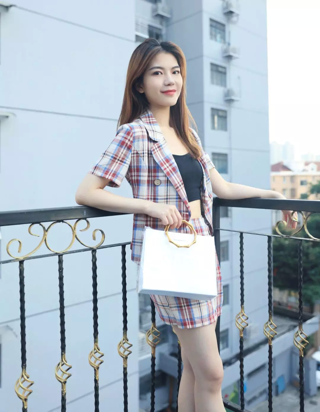 大牌包包手提袋改造教程,用买完东西的袋子改造时髦包包