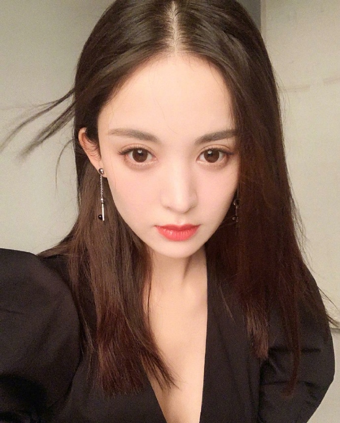 小米手机代言人古力娜扎,小米cc9代言人娜扎原图