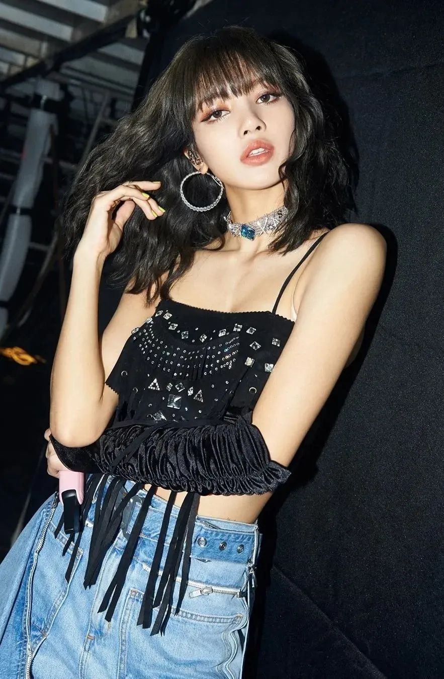 lisa刘海前后对比照,lisa再出新造型刘海