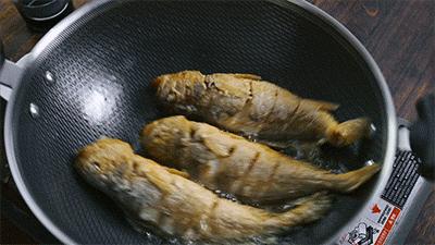 不锈钢蜂窝锅新锅开锅的正确方法,新锅第一次开锅锅身需要涂油吗